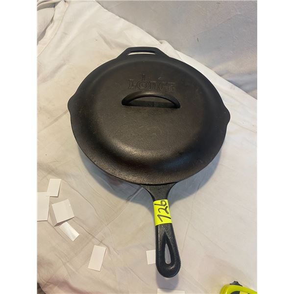 Lodge cast iron frying pan with lid