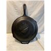 Image 3 : Lodge cast iron frying pan with lid