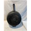 Image 5 : Lodge cast iron frying pan with lid