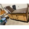 Image 4 : Massage table with storage