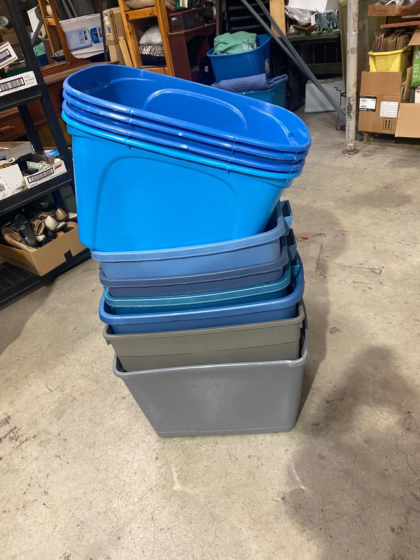 lot of bins no lids pictures to be uploaded Monday