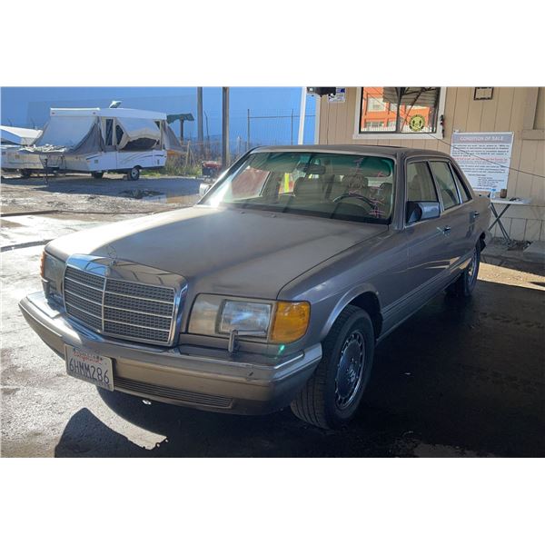 1989 Mercedes-Benz 560-Class