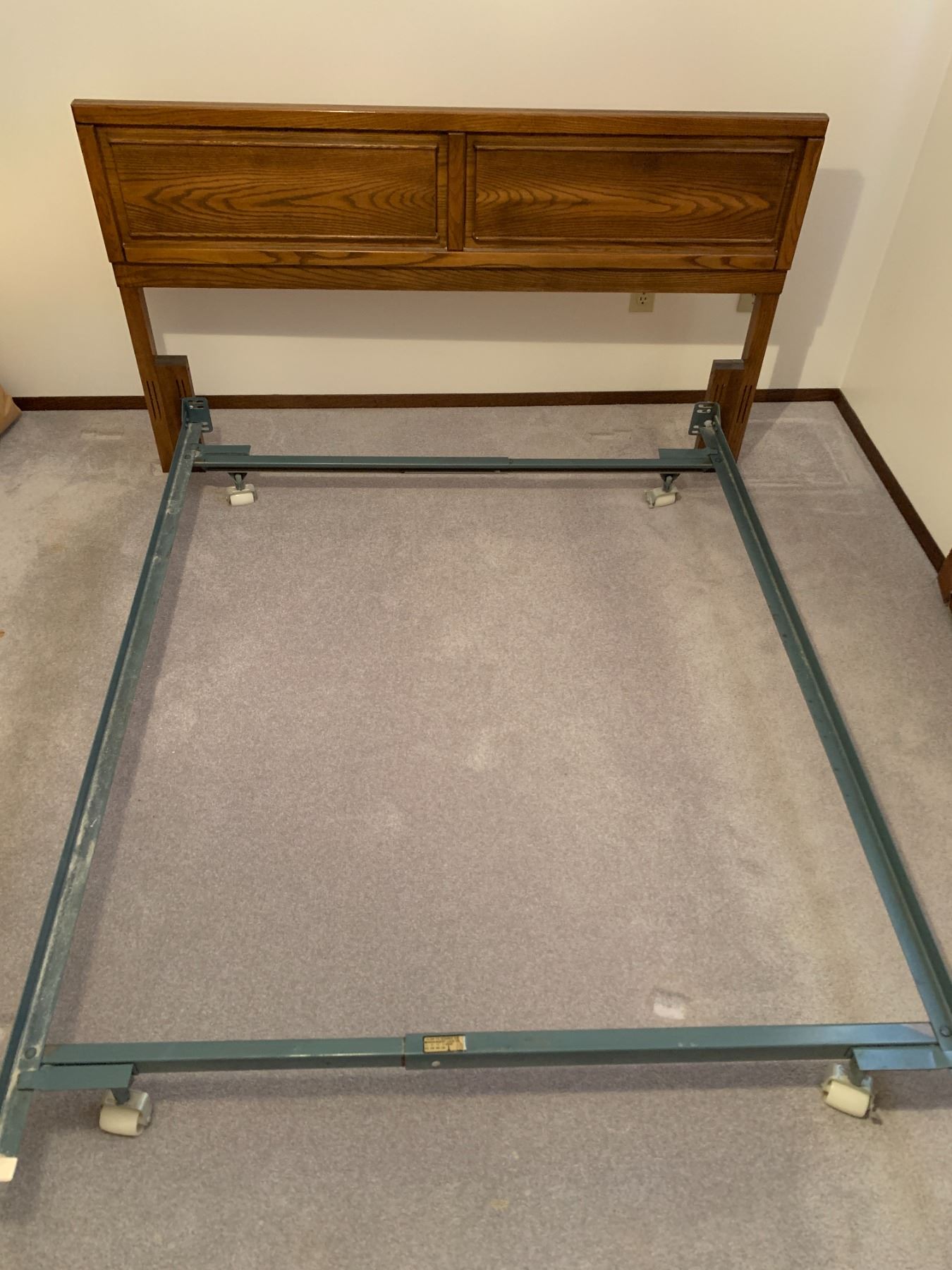 5 piece HPL Mobilier Furniture Made in Canada Bedroom Set Dark Oak