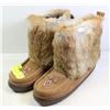 Image 1 : BROWN MANITOBAH MUKLUKS SIZE 8