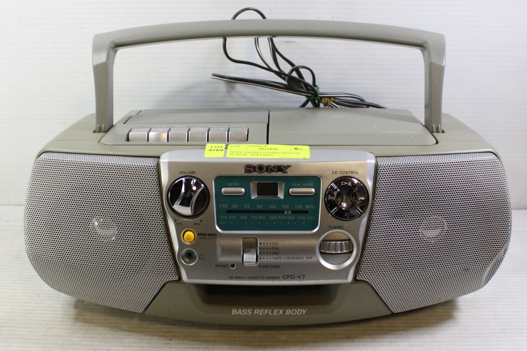 SONY AM/FM, CD AND CASSETTE PLAYER - PORTABLE
