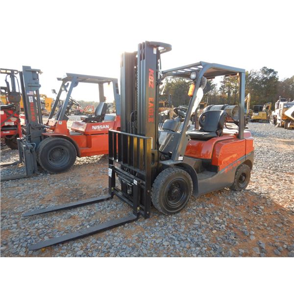 KBZ FG25T Forklift - Mast