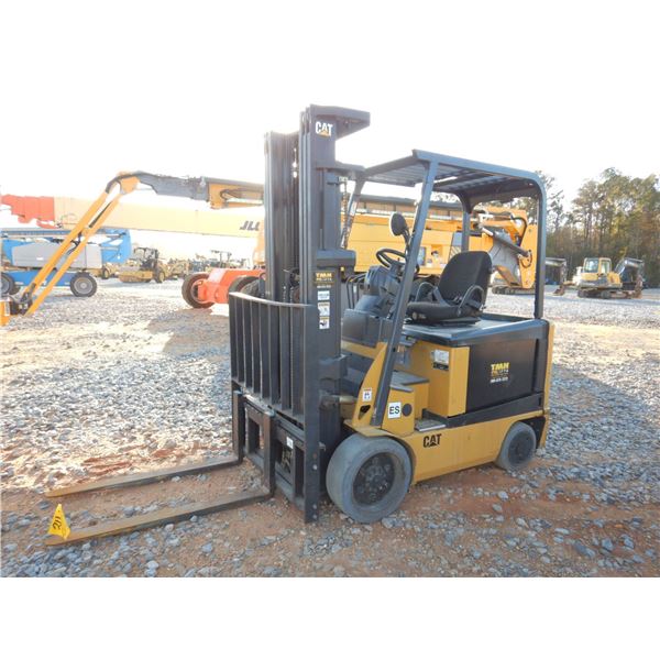 CAT E5500 Forklift - Mast
