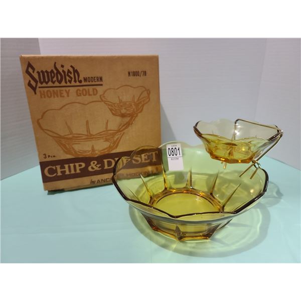 Vintage Anchor Hocking Swedish Modern Honey Gold Chip & Dip Set