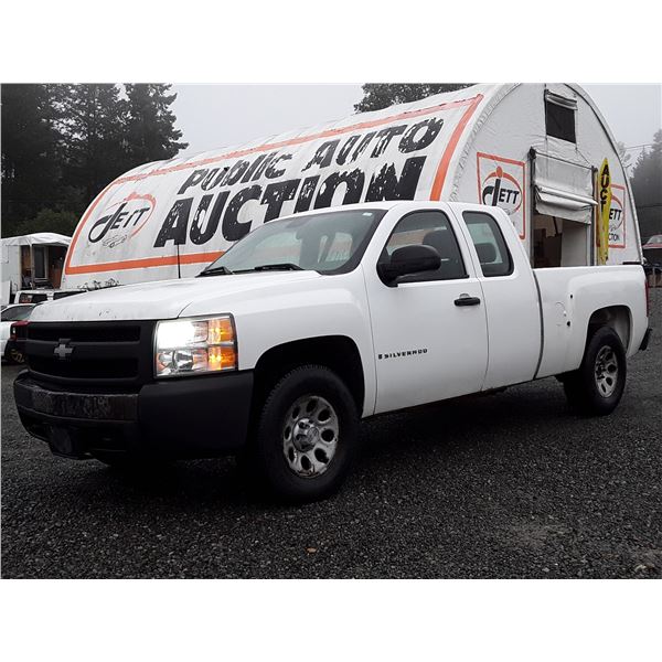 G4 --  2008 CHEVROLET SILVERADO 1500 4X4, White, 267972 KM's