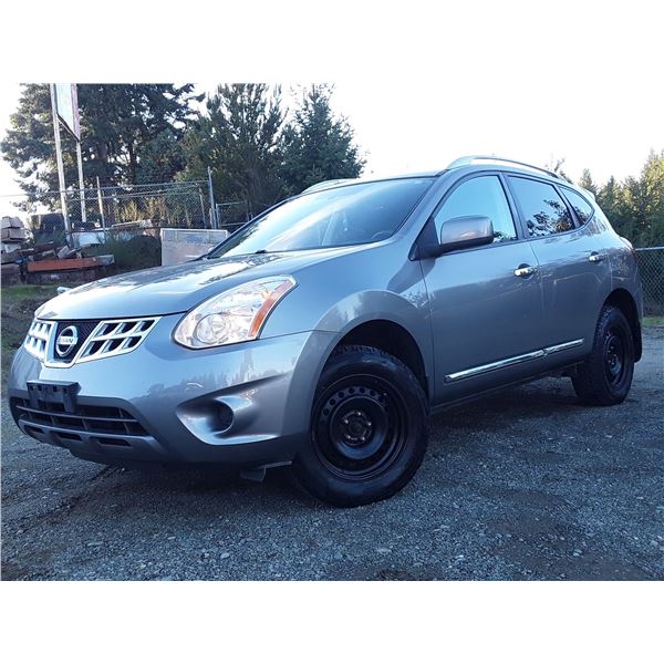 D3 --  2013 NISSAN ROGUE S AWD, Silver, 230037 KM's