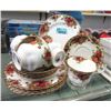 Image 1 : 5 Royal Albert "Old Country Rose" Luncheon Sets