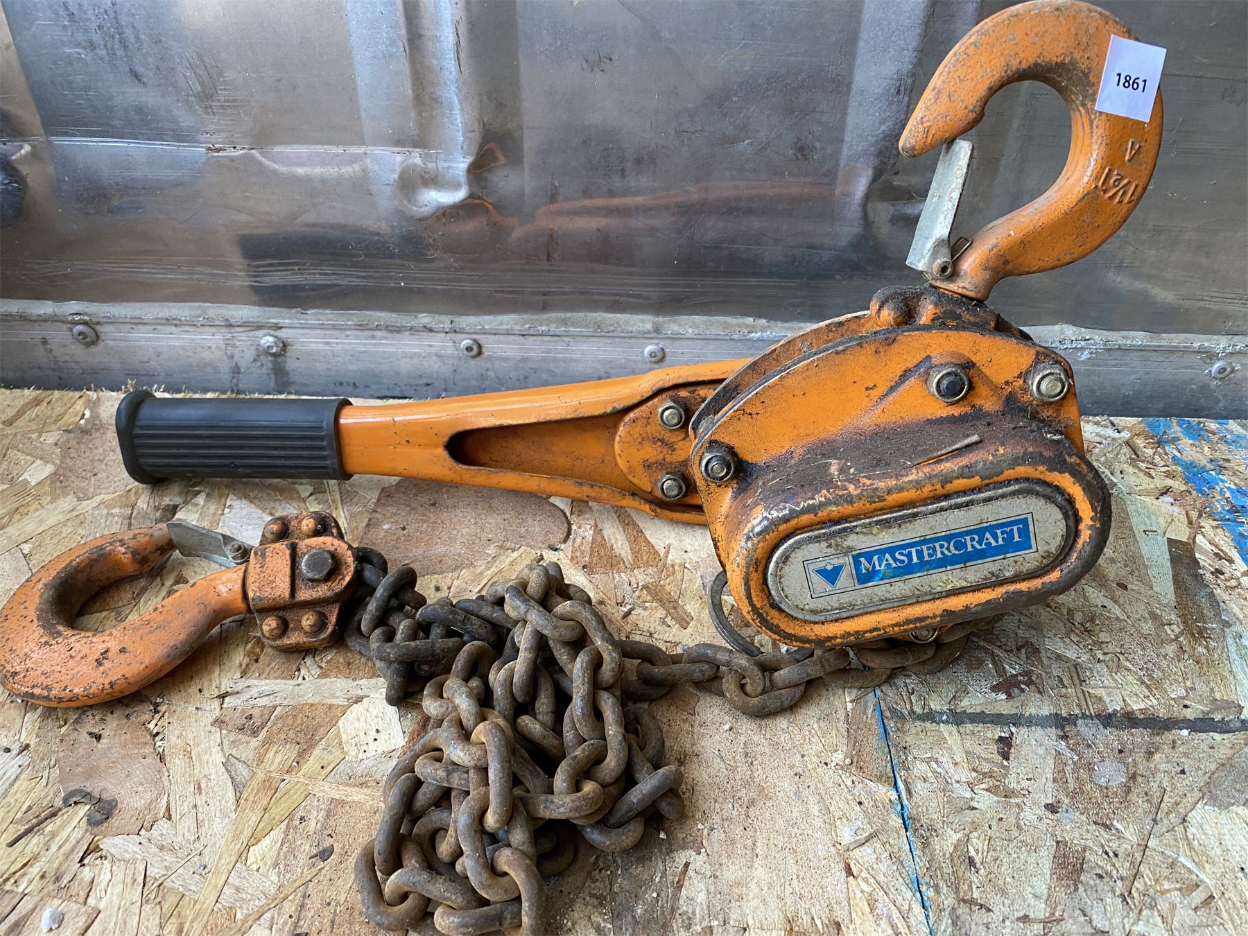 MASTERCRAFT 1 1/2 TON CHAIN HOIST - Kidd Family Auctions