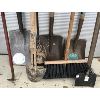 Image 2 : LOT OF 7 - MISC HAND TOOLS -SHOVELS, PRYBAR, POST HOLE DIGGER ETC.