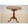 Image 2 : NEW ENGLAND QUEEN ANNE TIPPING TEA TABLE - CH