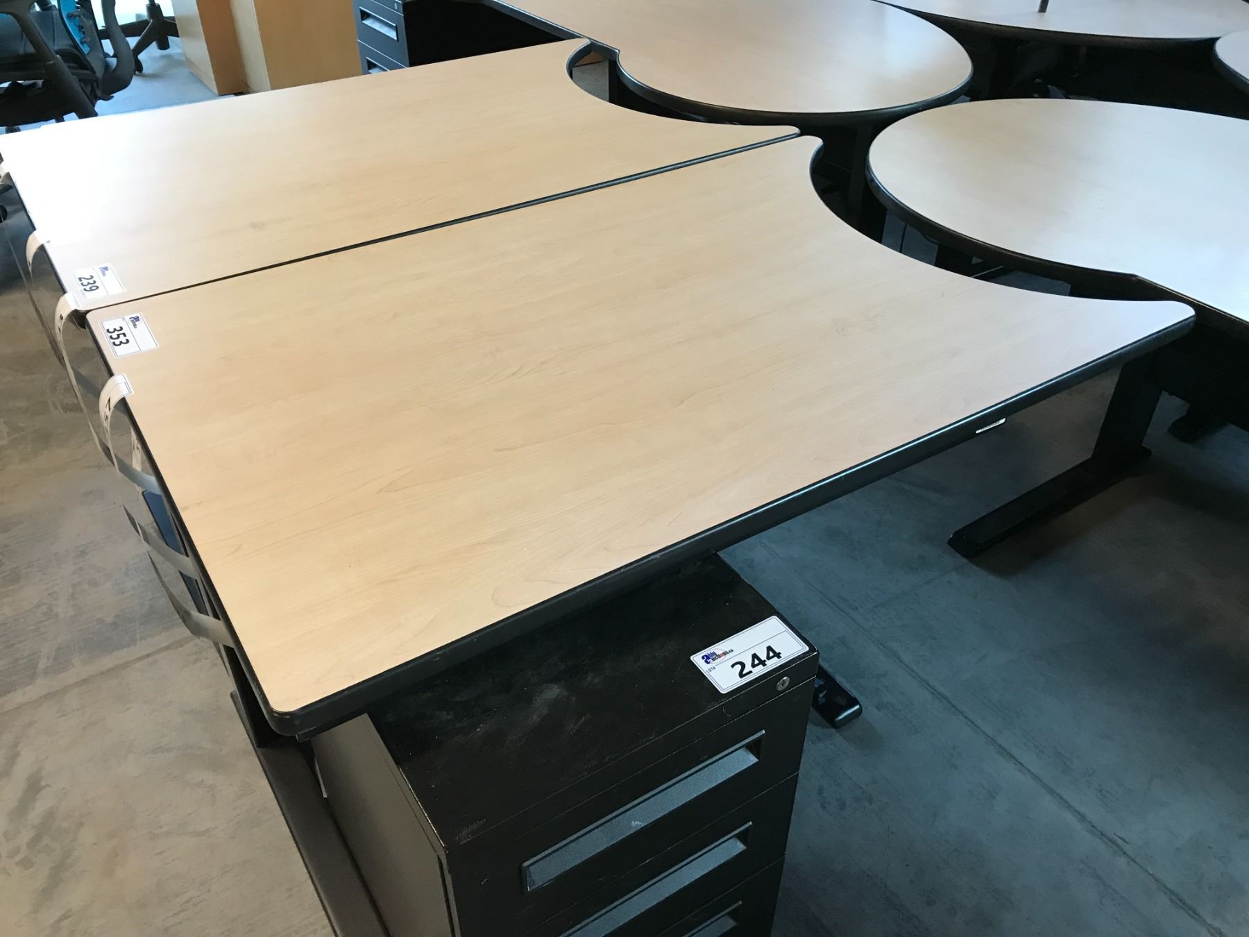 TEKNION MAPLE 6.5' ADJUSTABLE HEIGHT COMPUTER TABLE COMES WITH ...