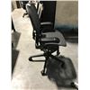 Image 2 : HERMAN MILLER AERON GRAPHITE FULLY ADJUSTABLE TASK CHAIR (SIZE B)