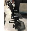 Image 2 : HERMAN MILLER AERON BLACK/GRAPHITE FULLY ADJUSTABLE TASK CHAIR (SIZE C)