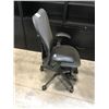 Image 2 : HERMAN MILLER MIRRA BLACK/GRAPHITE FULLY ADJUSTABLE TASK CHAIR