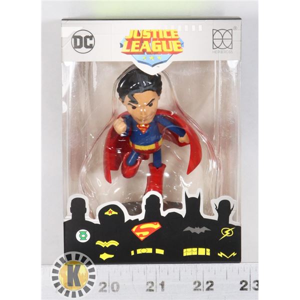 SUPERMAN HEROCROSS FIGURINE