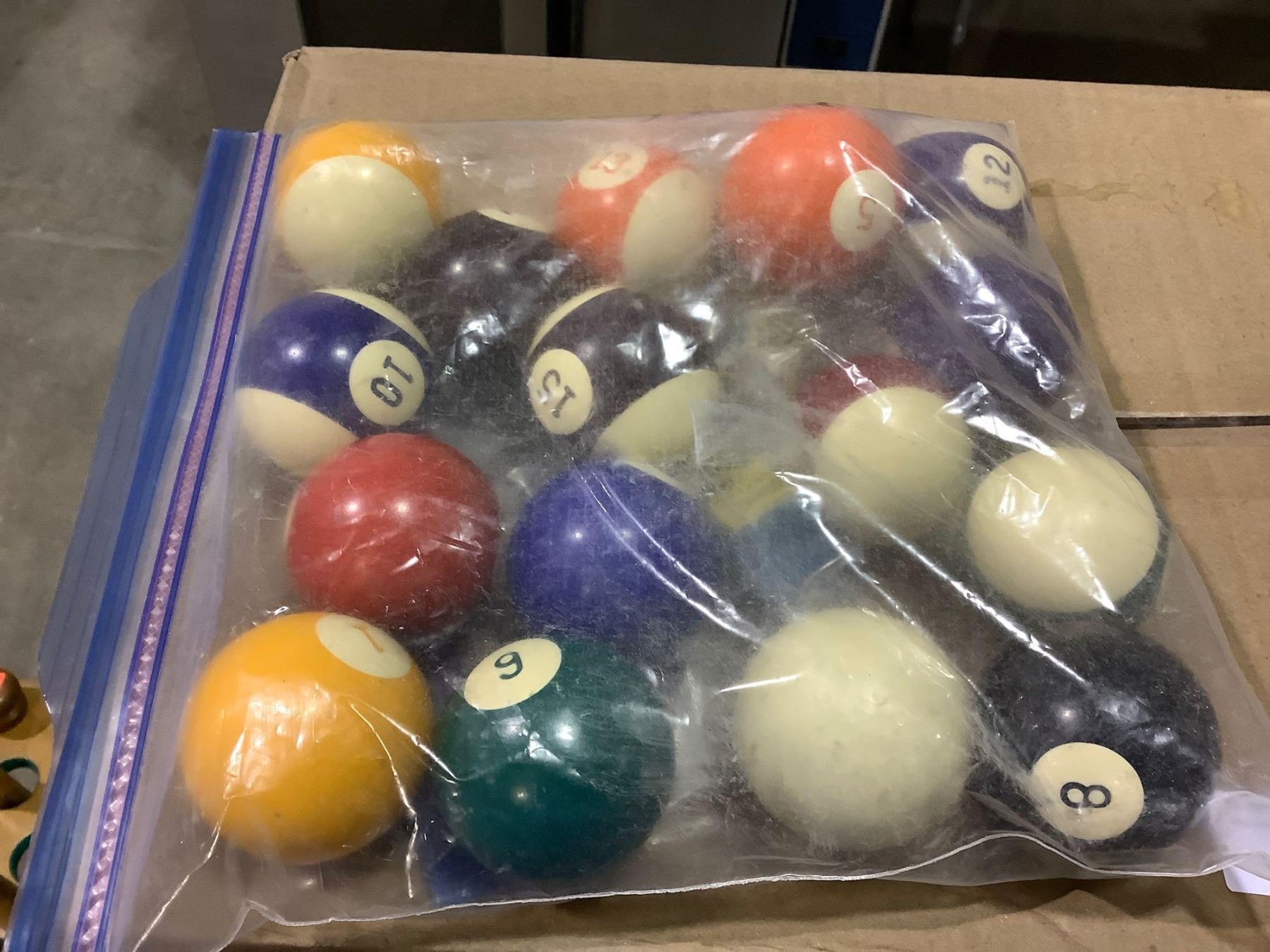 Solid Wood Billiard Cue Stand with 4 Standard Cues, One Stubby Cue