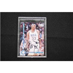 1994 Upper Deck 193 Antonio Davis Autographed Card