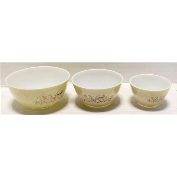 SET OF 3 VINTAGE PYREX BOWLS 1981