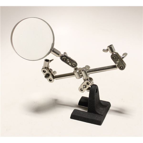 MAGNIFYING MULTI CLIP STAND