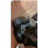 Image 4 : BOX OF LOAD STRAPS AND RATCHETS AND METAL WIRE