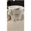 Image 4 : 2 PAILS AND JAR OF HUSKEY 350 SILICONE GREASE GRADE 3