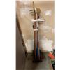Image 1 : BUNDLE OF GARDEN TOOLS, RAKES, HOE, BRUSH