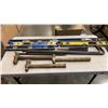 Image 1 : 3 CROWBARS, 3 HAMMERS AND 4 LEVELS