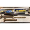Image 3 : 3 CROWBARS, 3 HAMMERS AND 4 LEVELS