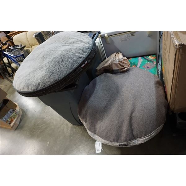 2 CIRCULAR DOG BEDS
