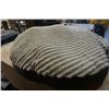 Image 3 : CIRCULAR DOG BED AND PADDED RED MAT WITH PATCH