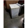 Image 1 : WHITE GOLDSTAR BAR FRIDGE WORKING