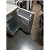 Image 2 : WHITE GOLDSTAR BAR FRIDGE WORKING