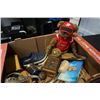 Image 2 : BOX OF VINTAGE COLLECTIBLES