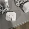 Image 6 : 8 AS NEW APPLE IPHONE CORDS AND 3 FAST CHARGE WALL PLUGS