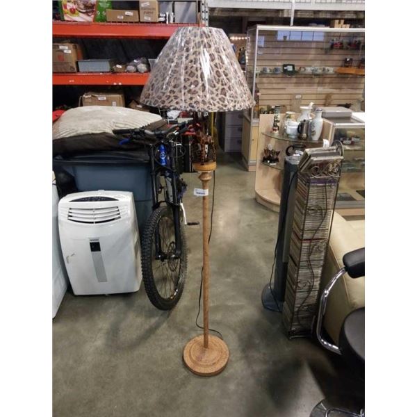 GIRAFFE FLOOR LAMP WITH LEOPARD PRINT SHADE