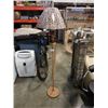 Image 1 : GIRAFFE FLOOR LAMP WITH LEOPARD PRINT SHADE