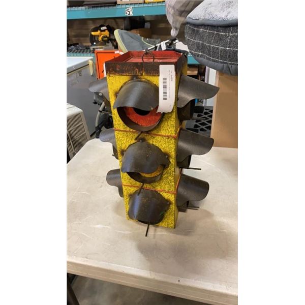 METAL STOPLIGHT BIRD HOUSE