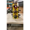 Image 2 : METAL STOPLIGHT BIRD HOUSE