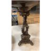 Image 7 : DECORATIVE METAL BIRD BATH AND METAL FLOWER PAINTED STAND