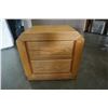 Image 6 : OAK 9 DRAWER DRESSER AND 2 DRAWER NIGHTSTAND