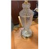 Image 3 : 3 CRYSTAL TABLE LAMPS AND FLOOR LAMP