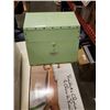 Image 2 : HEALTHY SPIN CONVECTION MULTI COOKER, METAL BREAD BOX AND WALL MPOUNTED WOOD COAT RACK