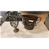 Image 1 : 2 DECORATIVE METAL PLANTERS