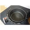 Image 3 : INSIGNIA 5 LITRE AIR FRYER WORKING