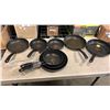 Image 1 : 8 T-FAL HOT SPOT PANS