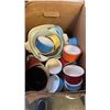 Image 2 : 2 BOXES OF KITCHEN WARES, BAKING DISHES, PYREX